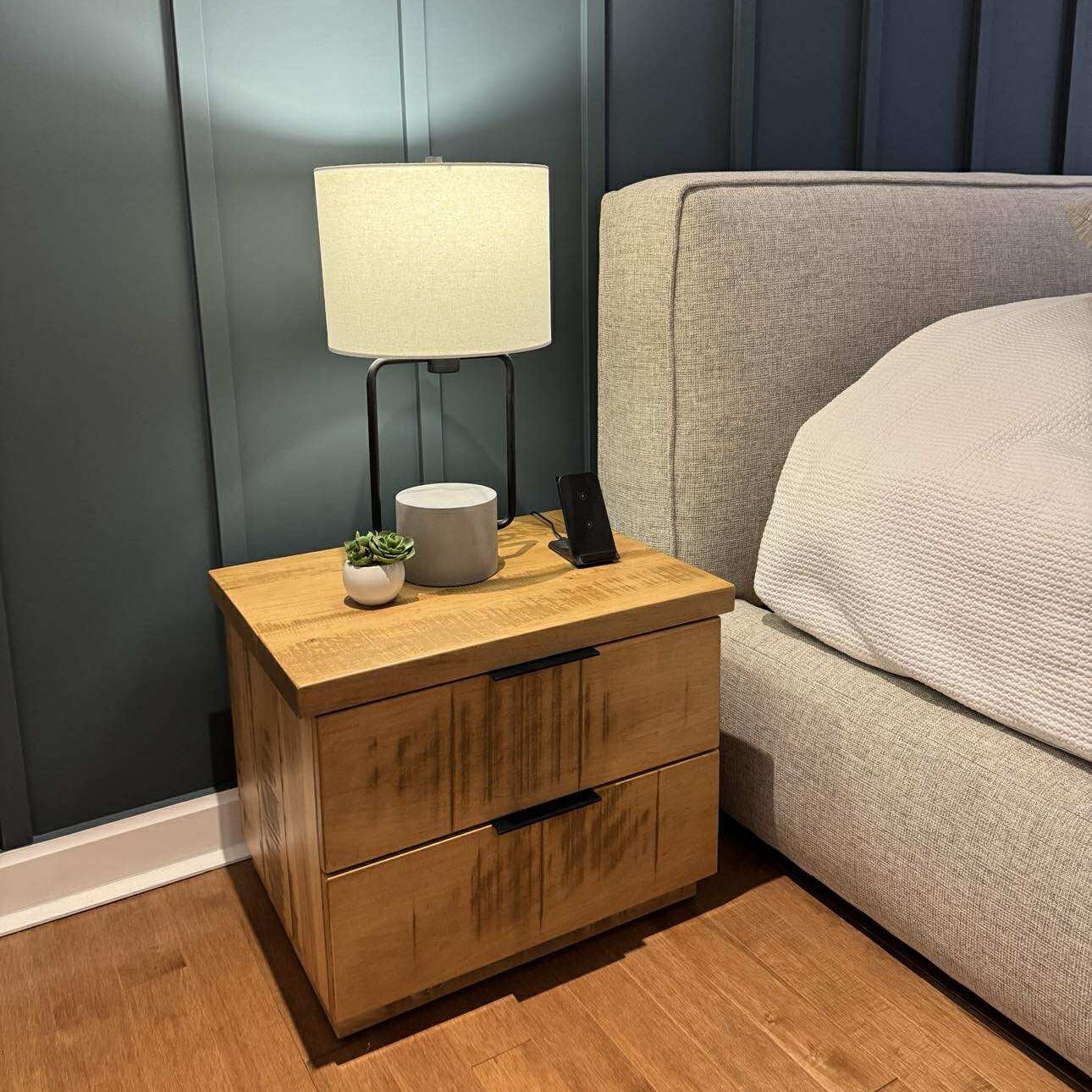 Table de chevet St-Anicet