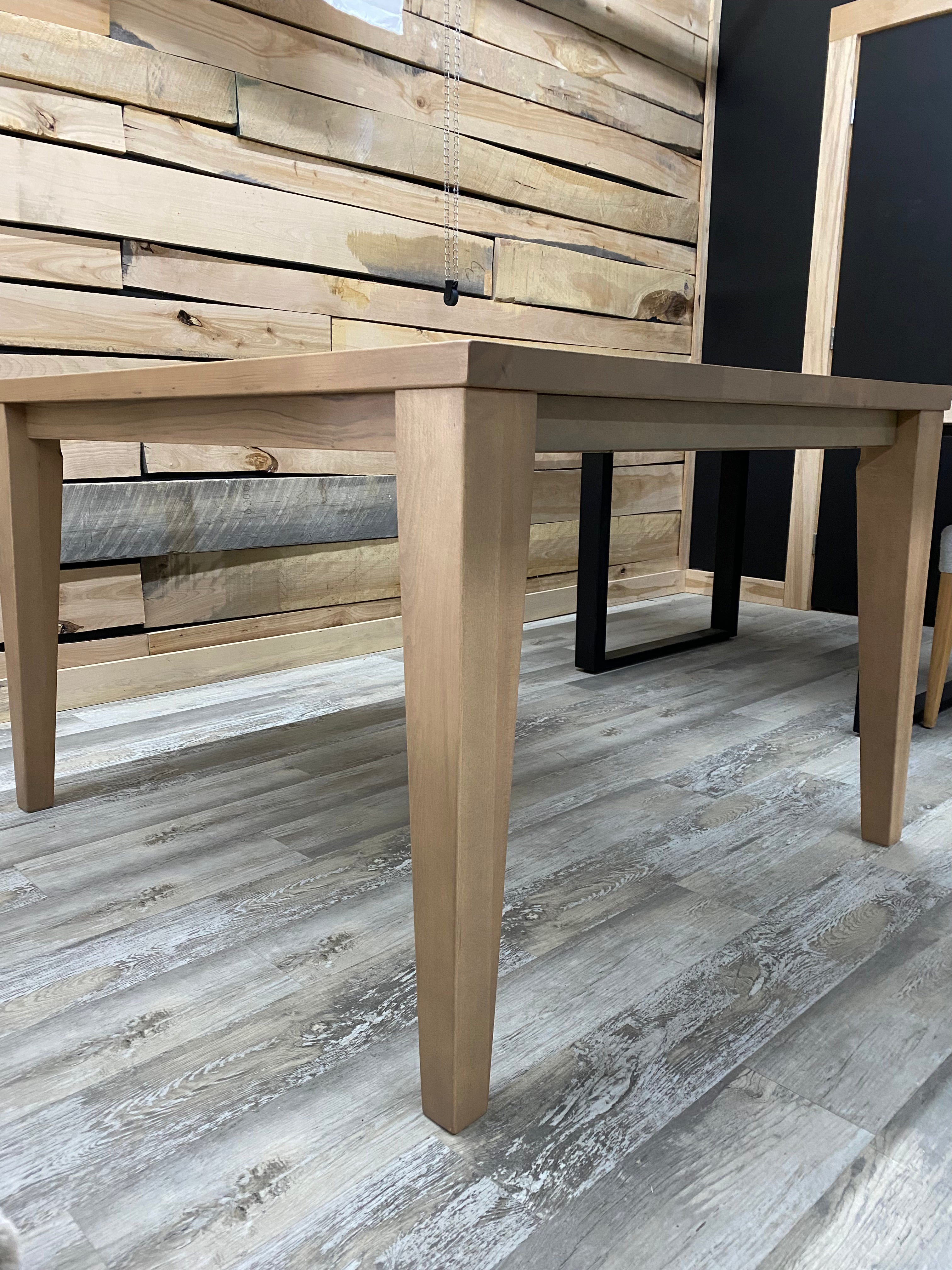 Table Asbestos 42 x 47"
