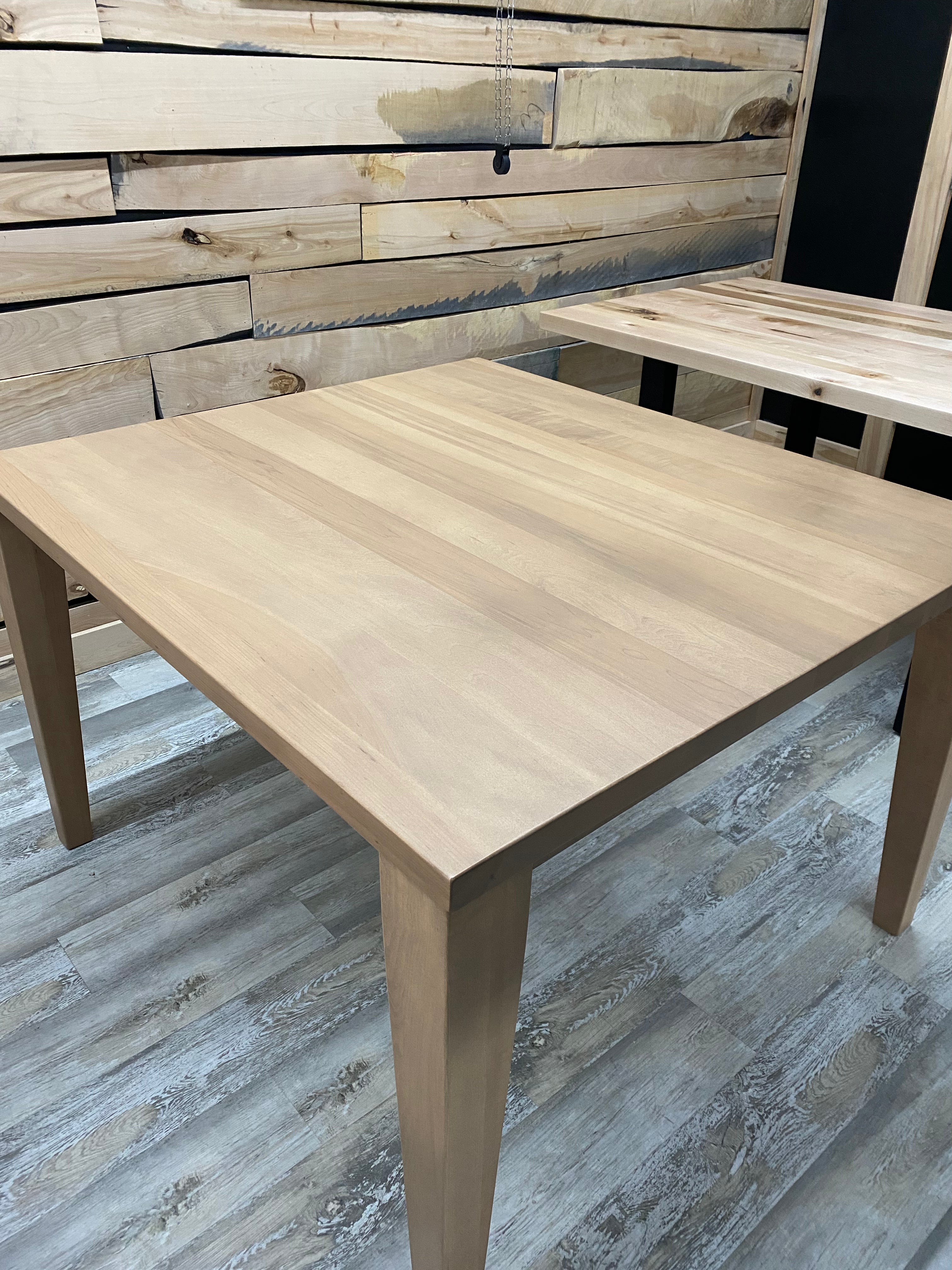 Table Asbestos 42 x 47"