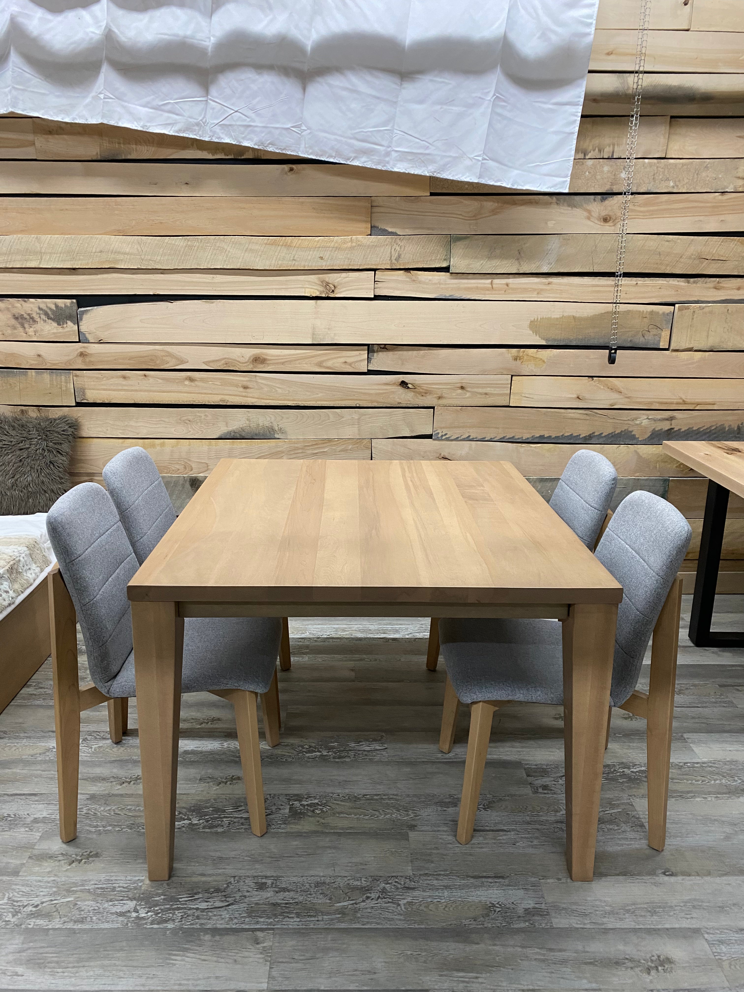 Table Asbestos 42 x 47"