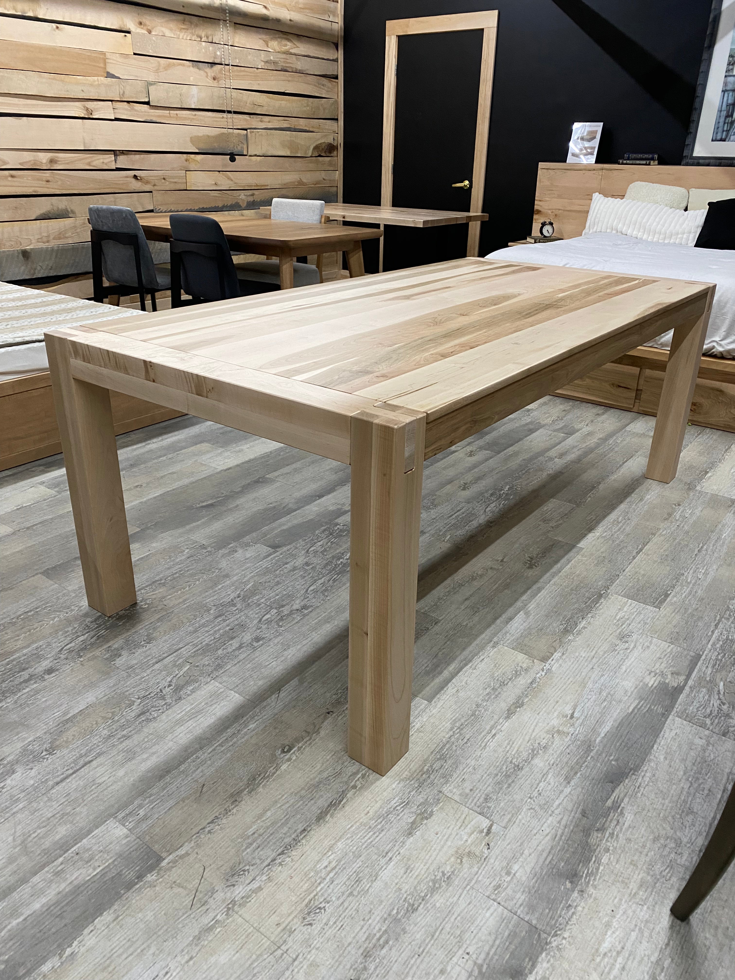 Table St-Sauveur 40 x 80"