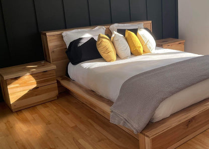 Table de chevet St-Anicet