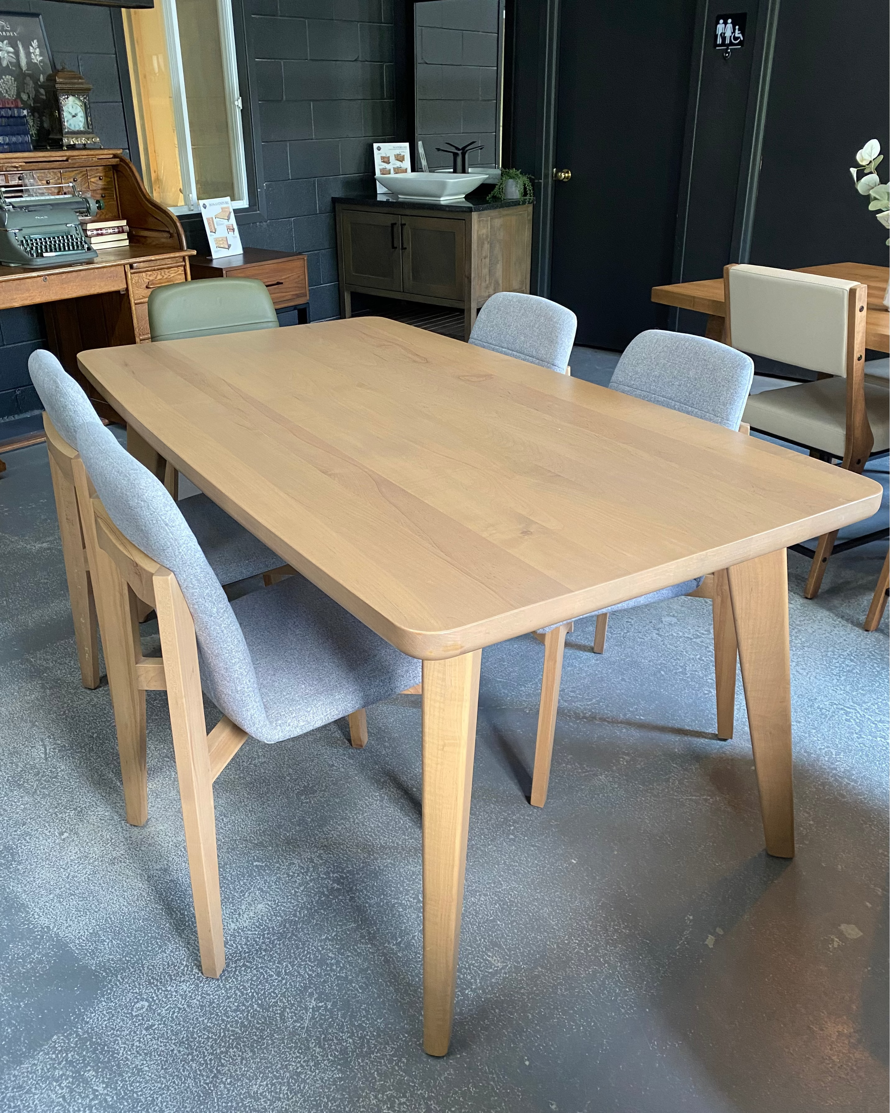 Table Mégantic 36 x 66"