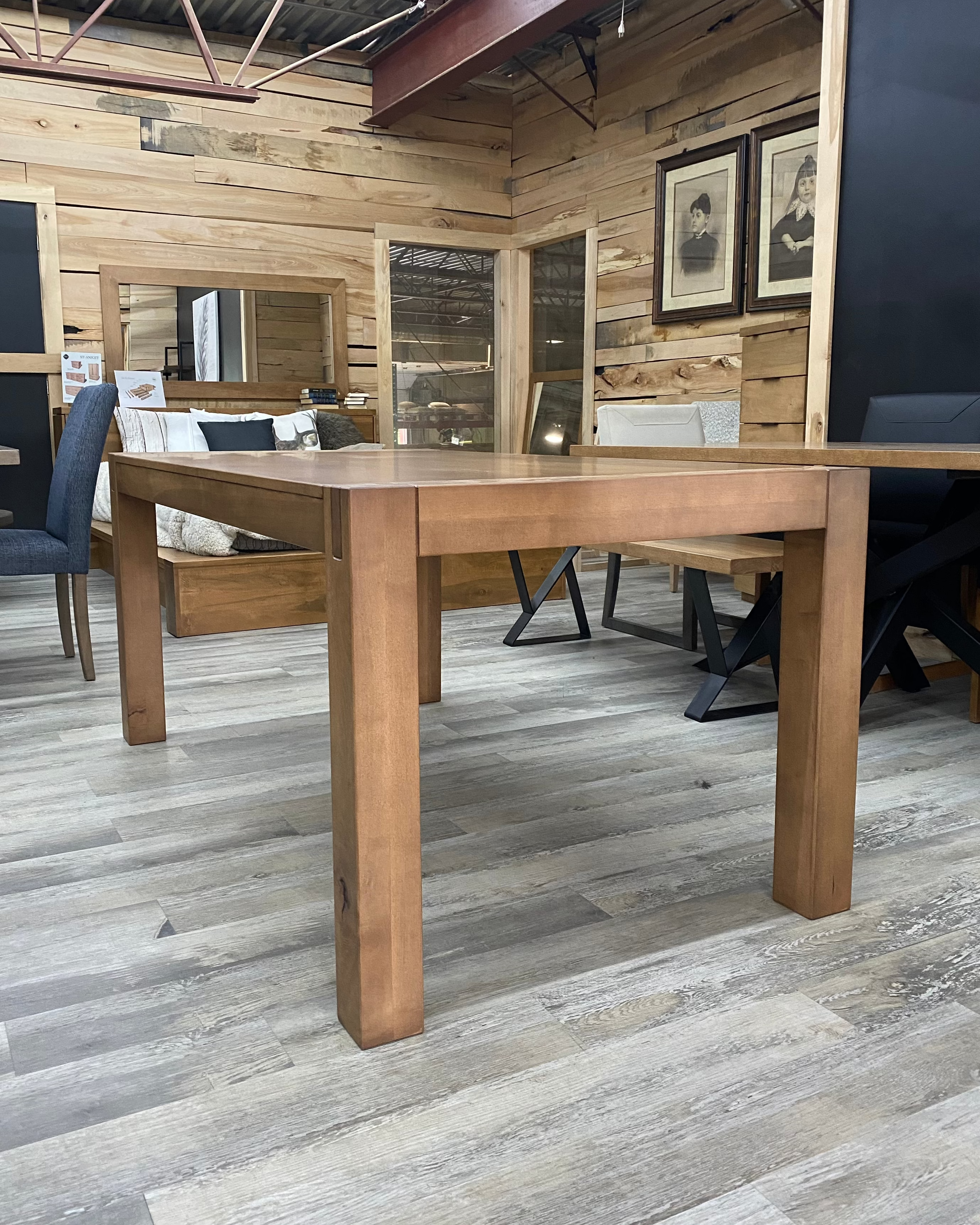 Table St-Sauveur 36 x 66"