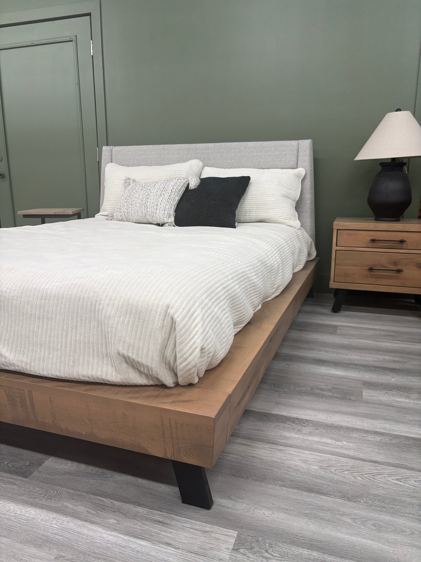 Lit Magog à tête rembourée