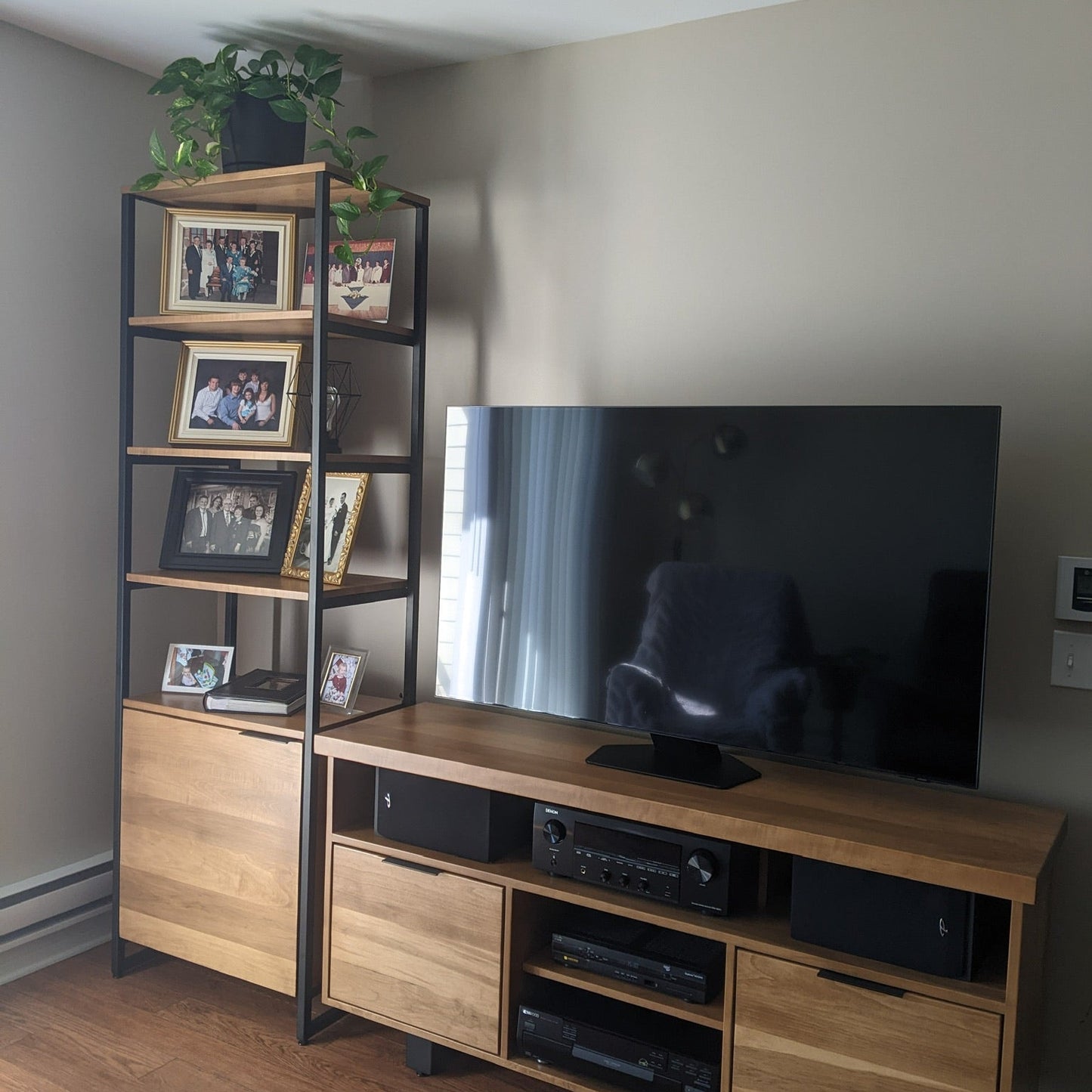 Cabinet Sutton en bois massif