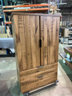 Vue d'une armoire collection St-Anicet en érable massif après assemblage finale dans notre usine