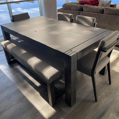 Banc de salle à manger Jules en érable massif dans les tons de gris avec coussin en tissu gris 