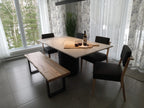 Banc de salle à manger en érable massif naturel collection Mont-Tremblant agencé à nos chaises St-James et à une table en marbre