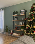 Étagère décorative en érable massif naturel collection Sutton dans un décor des fêtes