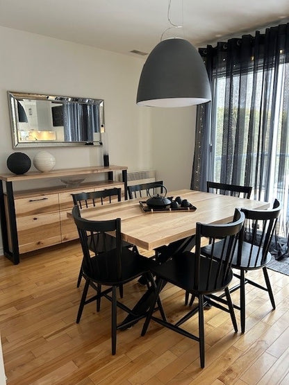 Décor farmhouse moderne avec notre table et buffet collection Asbestos en érable massif naturel