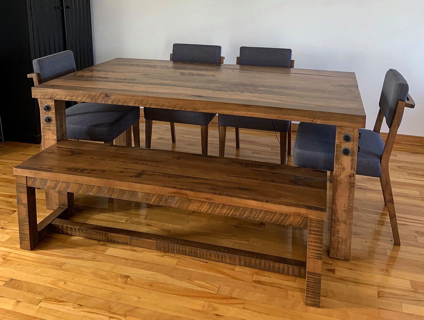 Ensemble de salle à manger Yamaska avec chaises St-James et banc Jules en bois en érable massif au style industriel