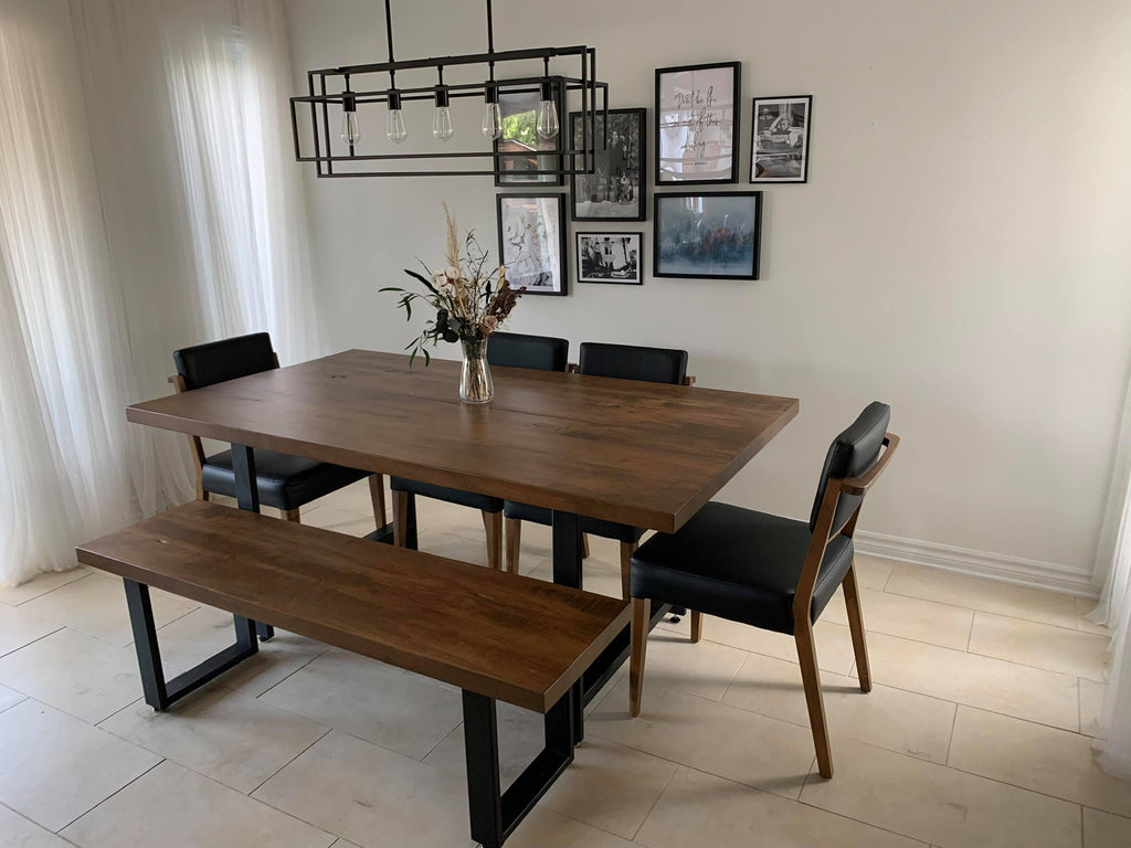 Ensemble de table et banc Asbestos en érable massif avec chaises