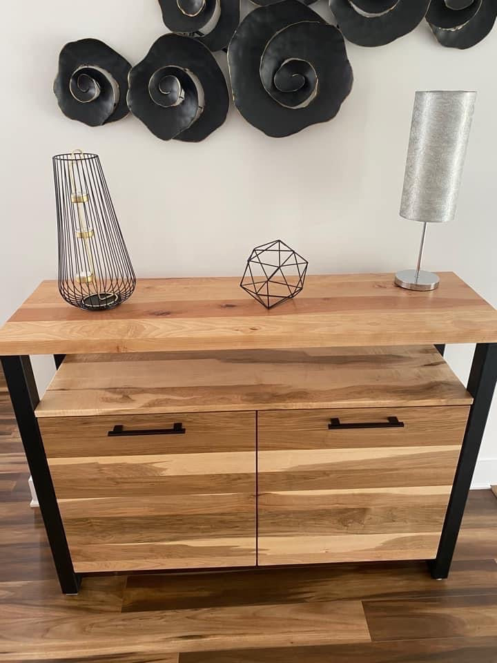 Vue de face du buffet Asbestos format 48 pouces en érable massif naturel