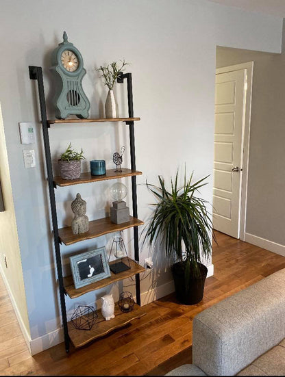 Étagère avec tablettes bordure live edge en érable massif et acier